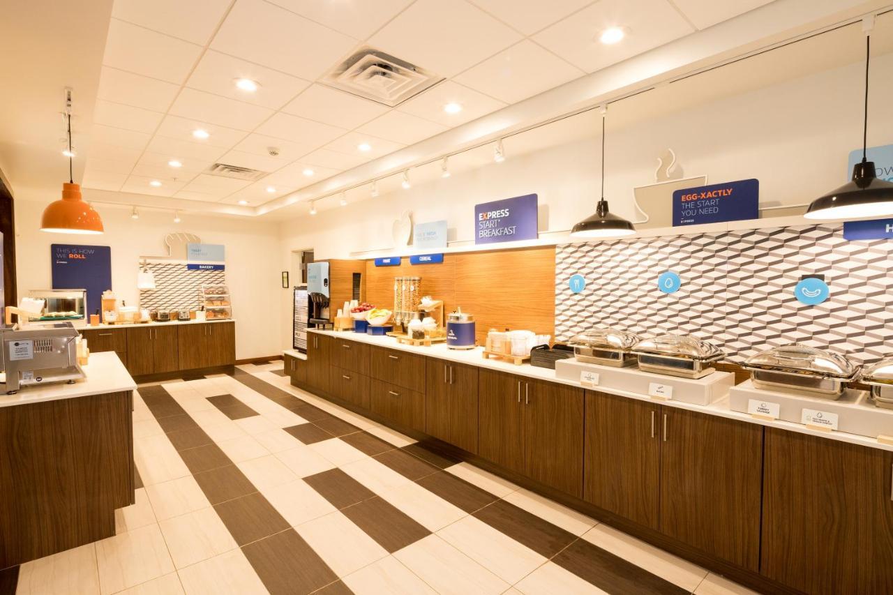 Holiday Inn Express Hotel & Suites Bay City By Ihg Exterior foto